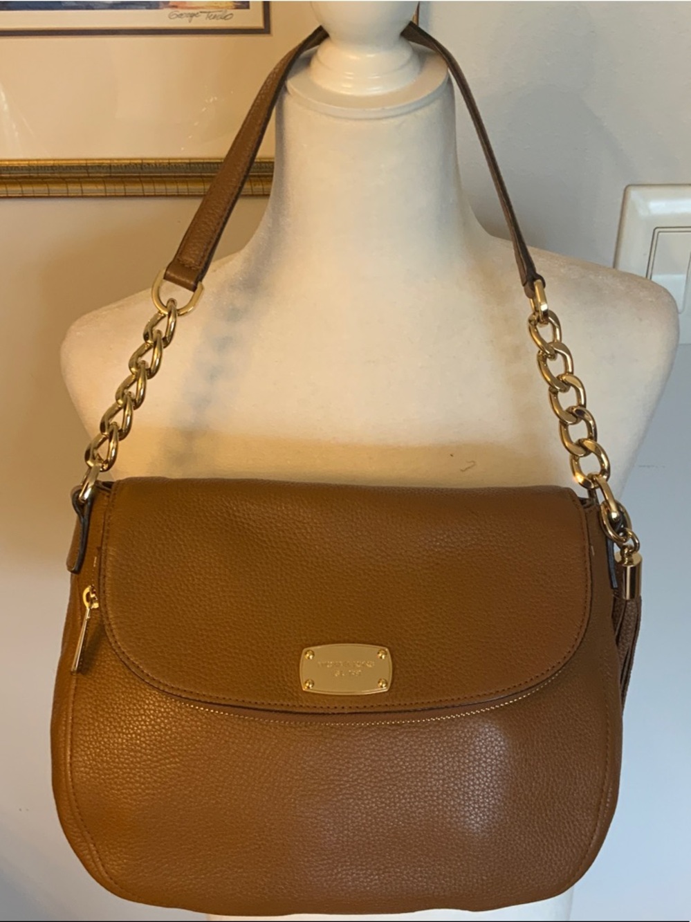 Michael Kors Womens Brown Leather Shoulder Bag with Gold Chain Detail